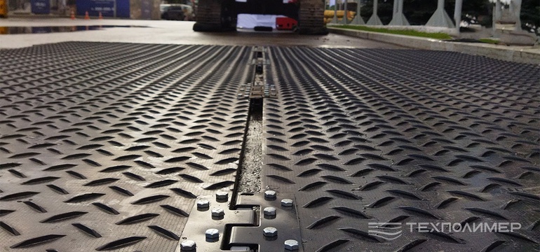 Mobile road pavements